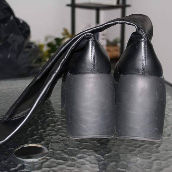 Elegant Black Women's Platform Boots - Picture 3 of 3